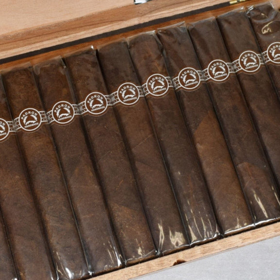 Robusto Cigars: Size, Smoke Time, and the Robustos We Reach For